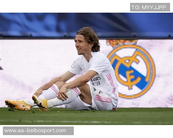 拉菲尼亚荣获西甲最佳与欧冠金靴却无缘年度最佳阵容令人唏嘘