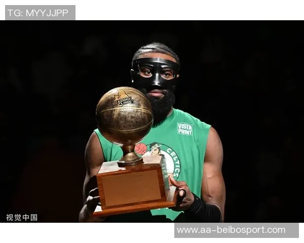 杰伦布朗盛赞安芬尼西蒙斯本赛季精彩表现展现无与伦比的实力 杰伦布朗盛赞安芬尼西蒙斯本赛季精彩表现展现无与伦比的实力