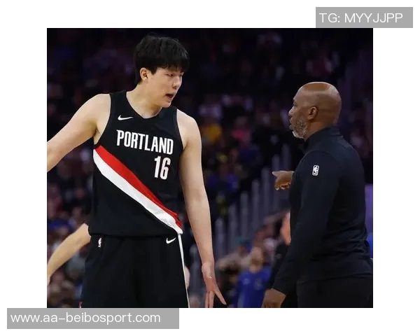 比卢普斯称赞杨瀚森展现出色比赛节奏与精彩表现 比卢普斯称赞杨瀚森展现出色比赛节奏与精彩表现